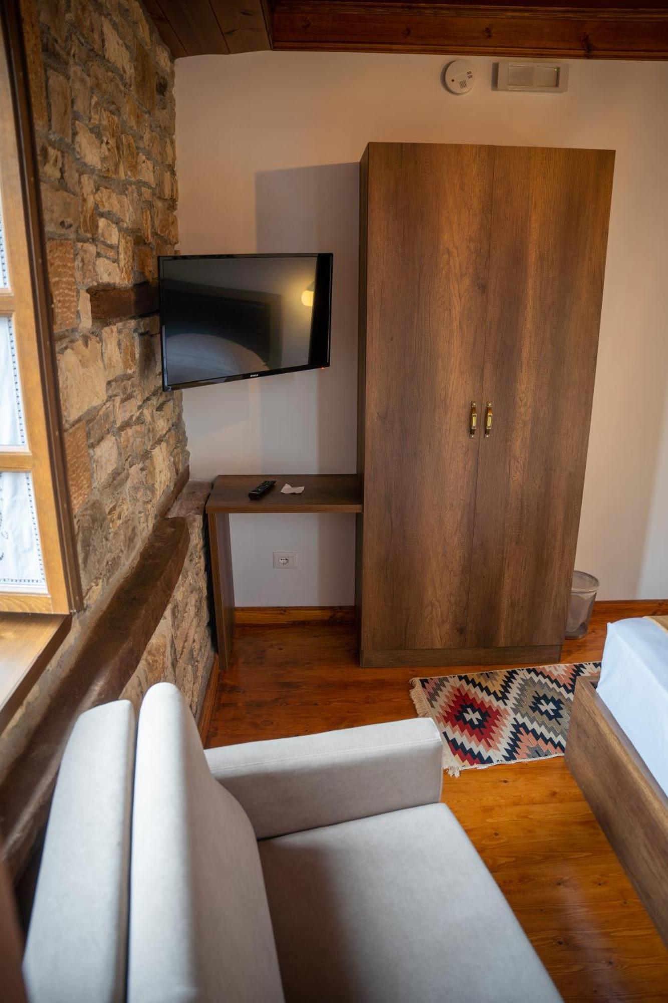 Hotel Kapllani Berat Værelse billede